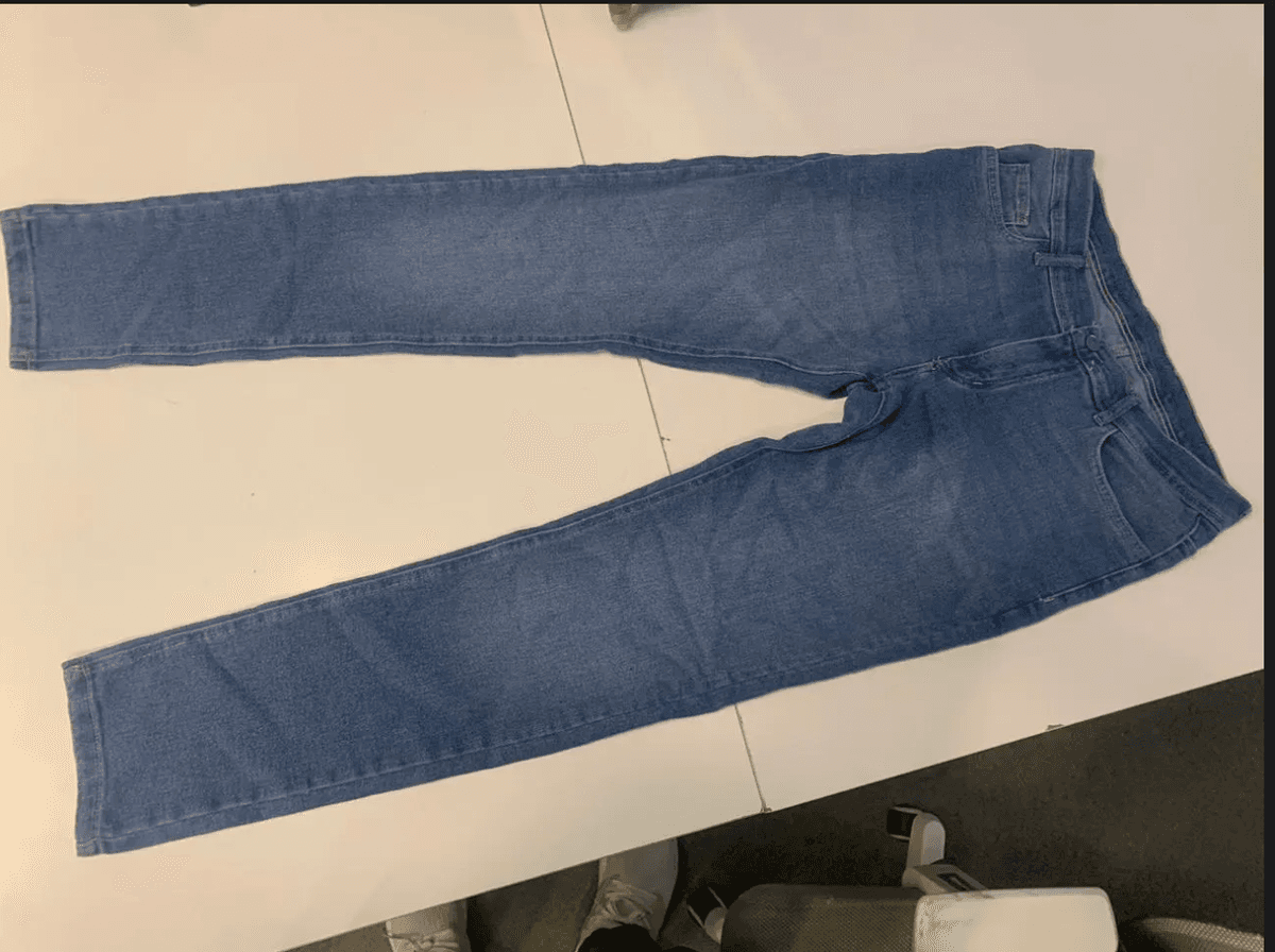 • Jeans