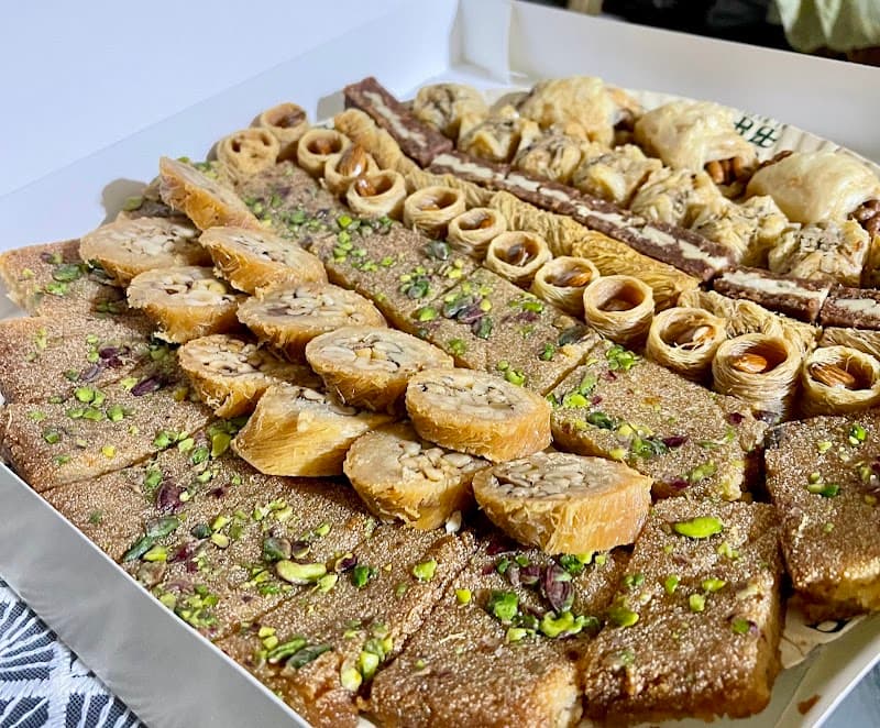 الرفاعي للحلويات الشرقيه والغربيه
